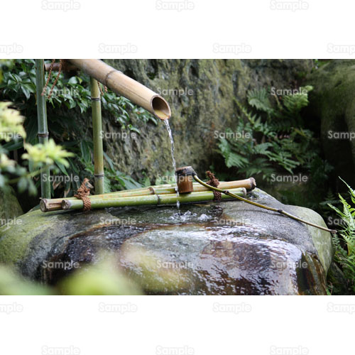 写真 つくばい 柄杓 ひしゃく ししおどし 庭 水 庭園 9 0044p 写真素材集 フォト スクウェア